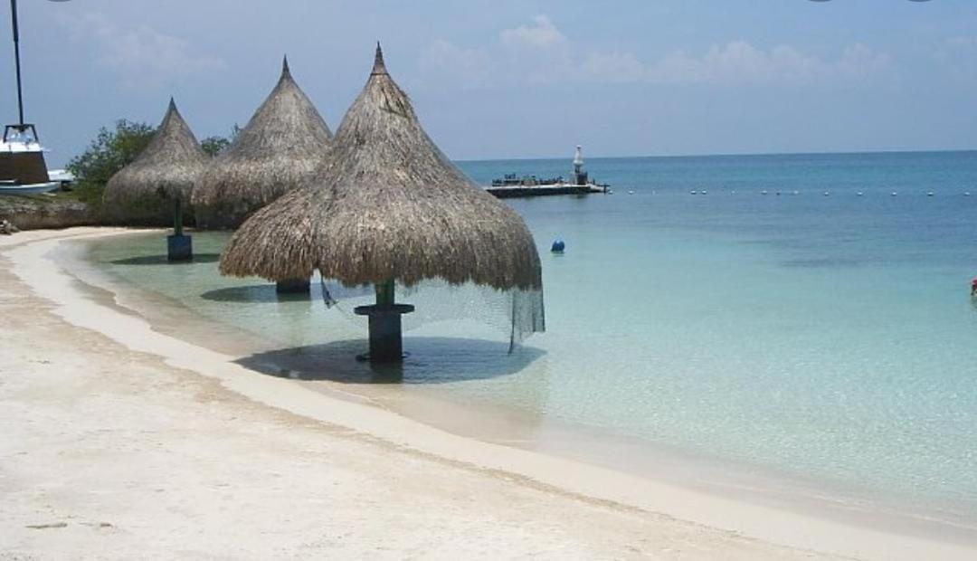 La Isla-covenas Holiday home *